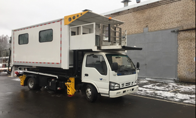 <div>Для комфортной и безопасной транспортировки маломобильных пассажиров в аэропорту Череповец есть амбулифт. <br>Требуется предварительное согласование с авиакомпанией. Услуга предоставляется бесплатно</div>